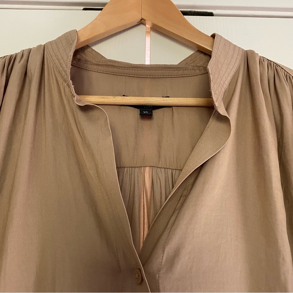 Banana Republic | Balloon Sleeve Button Down Blouse - Picture 5 of 7